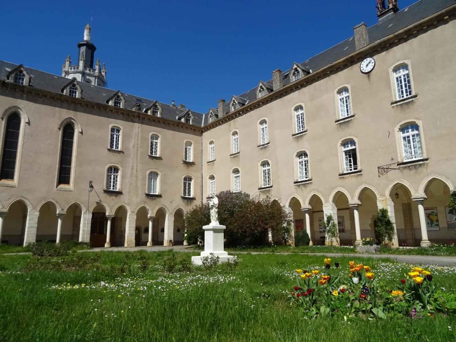 Le Grand Couvent De Gramat Hotel ภายนอก รูปภาพ